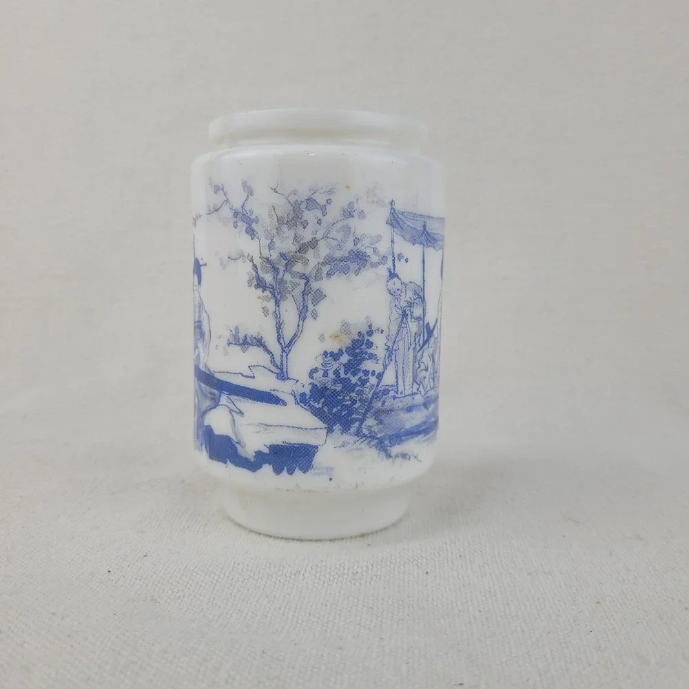 Vintage Blue White Milk‎ Glass Chinoiserie Vase Asian Scene Transferware 4.5
